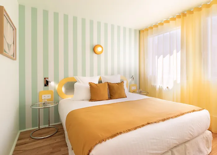 Collection - Serviced Champs-elysees - Rue De Ponthieu Paris