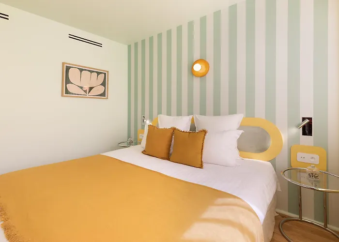 Collection - Serviced Champs-elysees - Rue De Ponthieu Apartment Paris