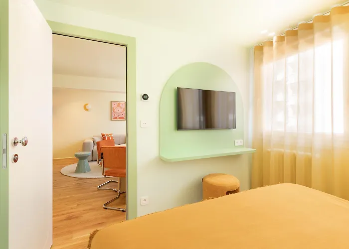 Collection - Serviced Champs-elysees - Rue De Ponthieu * Paris